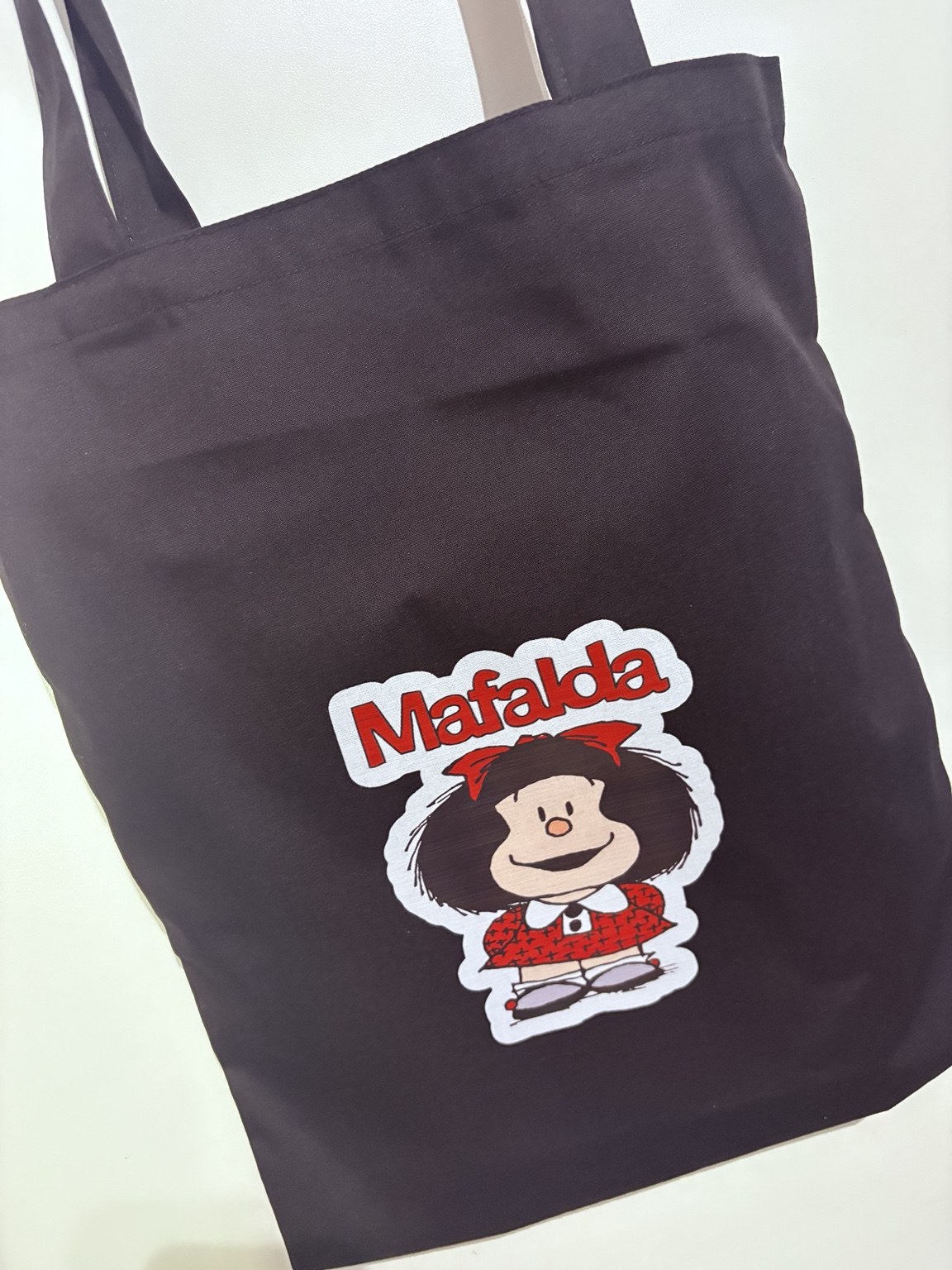 Tote bag negra con Mafalda