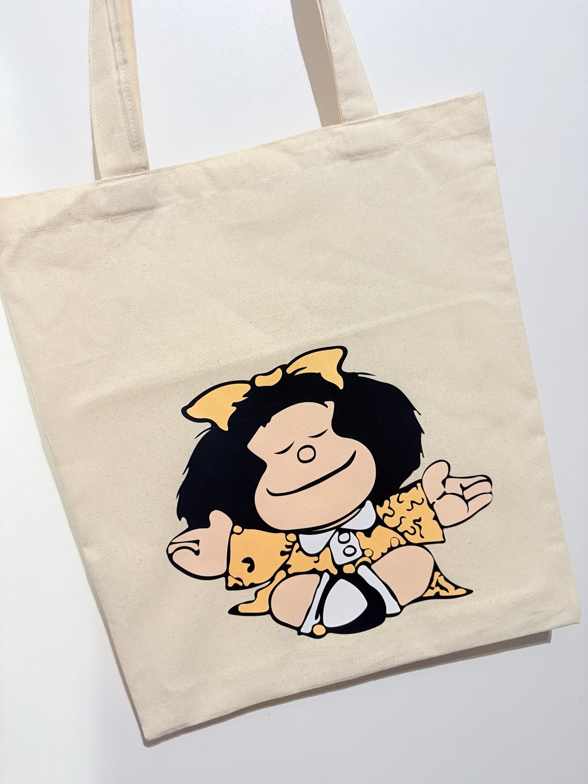 Tote bag clara con ilustración