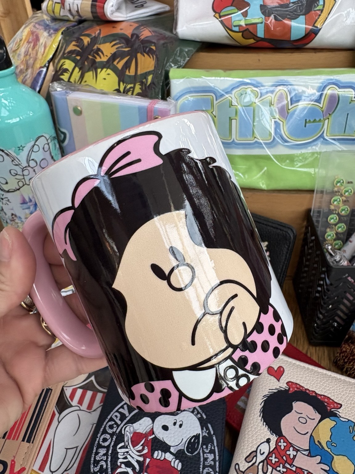 Tazón con Mafalda y diseño rosado